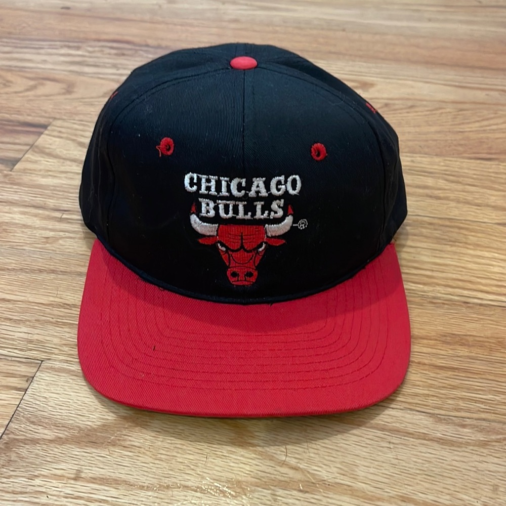 Chicago Bulls snap back vintage hat. Logo 7.